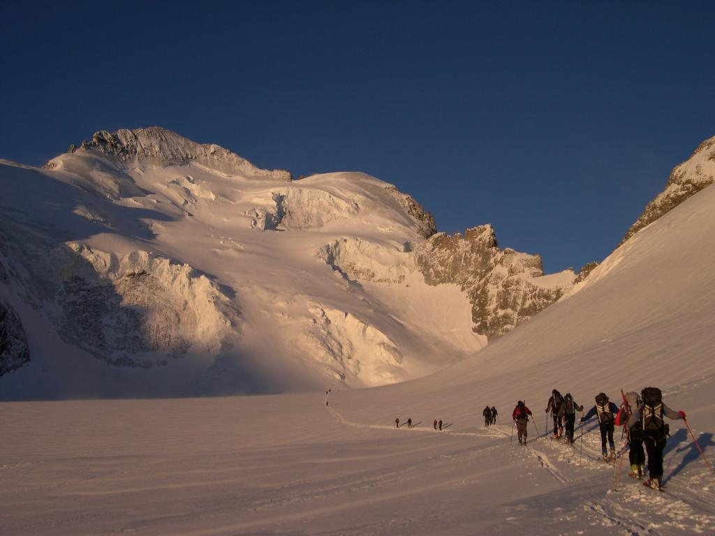A roped party ascending the Dôme des Écrins